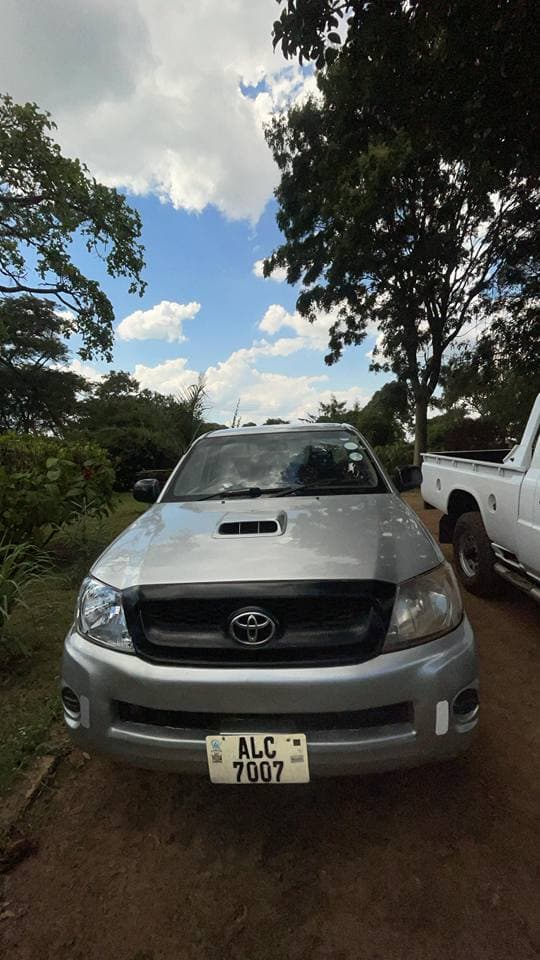 BUY AND DRIVE TOYOTA HILUX MANUAL TRANSMISSION ENGINE 1KD SINGLE
