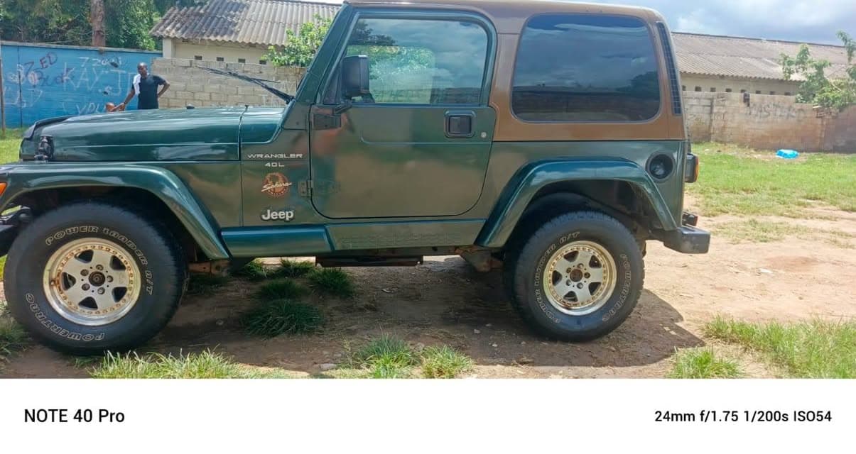 L Jeep Wrangler