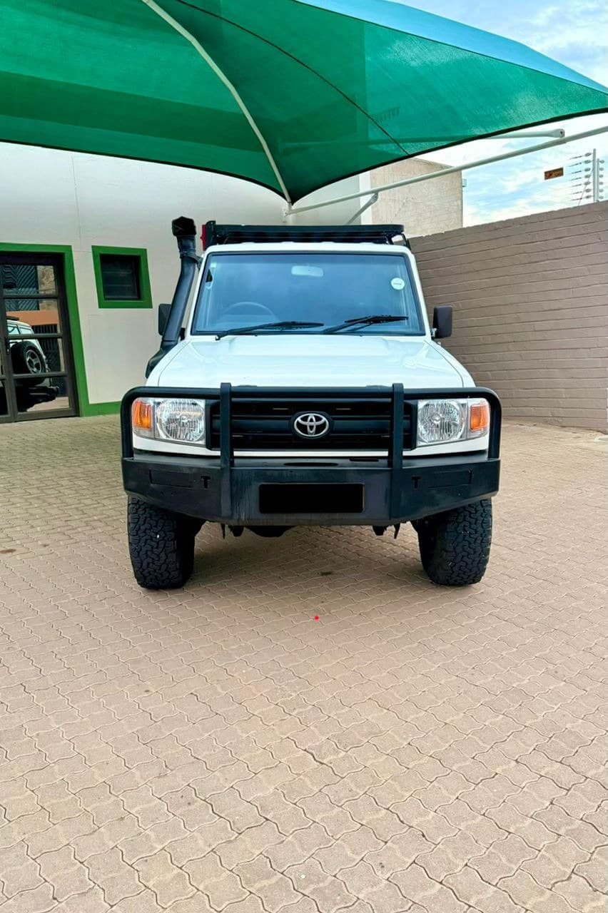 Toyota Land Cruiser 79 SUV